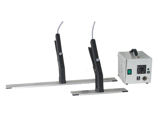 Super Poly - Handbediende bi-actieve impulssealtang.
Ideaal voor het sealen van polyethyleen zakken tot 2 x 0,3 mm en de meeste laminaatzakken (een eenvoudige test vertelt u of de Super Poly voldoende is om uw folie te sealen). 460 cm stroomkabel voor mobiel gebruik.

Alleen operationeel in combinatie met Transformator (TPS), apart te bestellen.
