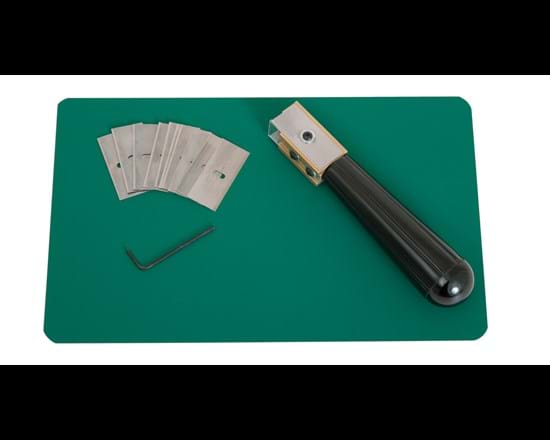 Sample cutter - Handig hulpmiddel voor het maken van sealmonsters.
Een mes met twee snijbladen om gemakkelijk een 15 mm breed monster uit te snijden om een peeltest uit te voeren.
