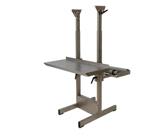 Support voor ISM - Handige en stevige steun om de Industrial Sealmaster (ISM) op te zetten.
Maakt het mogelijk om de sealhoek van de sealbalken aan te passen om volumineuze zakken in een meer verticale positie te sealen. Ideaal voor producten waar meer flexibiliteit nodig is, zoals het verpakken van grotere items of bij gebrek aan geschikte tafelruimte. Bediening van de ISM vanaf een support betekent optimale verpakkingsprestaties en meer ergonomie voor de operator. Opmerking: de zaksteuntafel en folierolhouder moeten apart worden besteld.