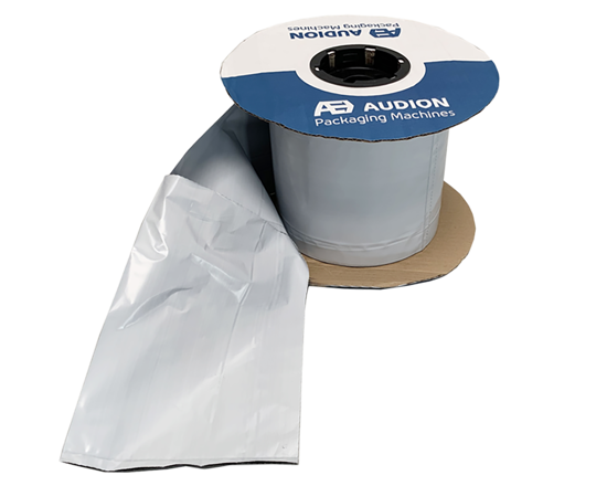 SpeedBags® Coex Mailer  - Queste buste postali in polietilene coestruso sono progettate per l'evasione degli ordini, con un esterno bianco e un interno nero per garantire la privacy nell'evasione elettronica. Le buste sono preforate, chiuse sul fondo con un sigillo e aperte sul lato superiore per essere facilmente riempite. Le SpeedBags sono compatibili con quasi tutte le macchine insacchettatrici automatiche che utilizzano buste preaperte in rotolo. Disponibili in un'ampia gamma di dimensioni e materiali di pellicola. Dimensioni e materiali speciali disponibili su richiesta. Nota: sulle Speedbags si applica uno sconto sul volume a partire da 25.000 buste.