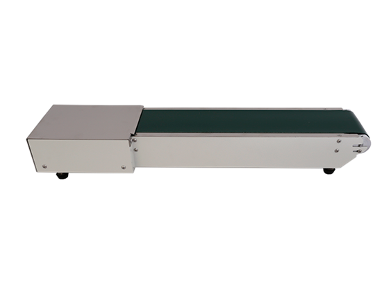 Motorized conveyor for Contimed - Optimize product support with the motorized conveyor belt with stainless steel input plate. The conveyor belt is flat, smooth and designed for easy cleaning, optimizing hygiene.
