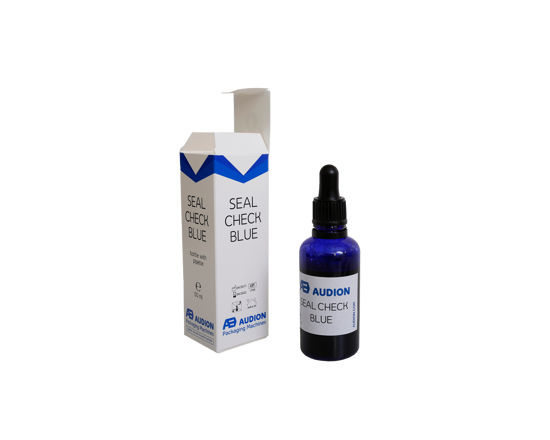 Controllo saldatura inchiostro - Test di penetrazione del colorante per verificare l'integrità della saldatura. Un liquido blu per esaminare qualsiasi canale o guarnizione aperta. Il liquido è distribuito uniformemente all'interno del sacchetto lungo l'intera lunghezza della saldatura.
