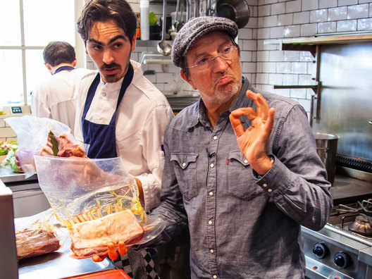 cafecaron-vacuum-food.jpg?center=0.45956537598737679,0.5&mode=crop&width=528&height=396&rnd=132984174874470000