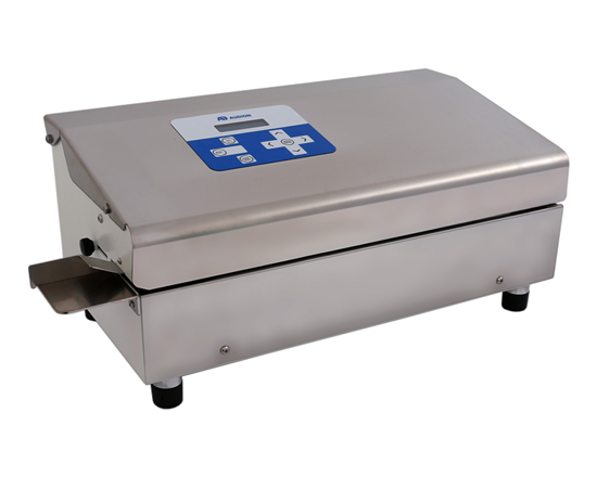 Contimed D 660 V - Deze valideerbare medische doorloopsealer biedt volledige controle over alle kritische procesparameters en voldoet aan de validatievereisten van ISO 11607-2 en de bijbehorende richtlijn ISO/TS 16775. Volledige traceerbaarheid van alle kritische procesparameters wordt mogelijk gemaakt door de geïntegreerde USB-poort. Een RS-232 seriële poort maakt het mogelijk een labelprinter aan te sluiten. 

De D 660 V produceert een betrouwbare 9 mm gekartelde seal van een hoog kwaliteitsniveau, conform EN 868-5 en DIN 58953.