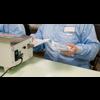 Contimed D 660 V - Deze valideerbare medische doorloopsealer biedt volledige controle over alle kritische procesparameters en voldoet aan de validatievereisten van ISO 11607-2 en de bijbehorende richtlijn ISO/TS 16775. Volledige traceerbaarheid van alle kritische procesparameters wordt mogelijk gemaakt door de geïntegreerde USB-poort. Een RS-232 seriële poort maakt het mogelijk een labelprinter aan te sluiten. 

De D 660 V produceert een betrouwbare 9 mm gekartelde seal van een hoog kwaliteitsniveau, conform EN 868-5 en DIN 58953.